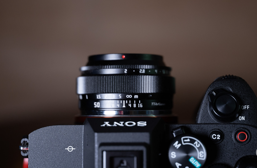 TTArtisan 50mm F2 Harga & Review Indonesia, Lensa Kamera All Around Paling Oke !